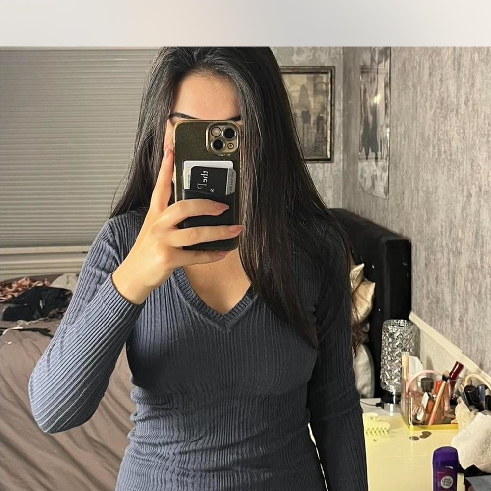Ribbed V-Neck Long Sleeve Top in blue Charcoal